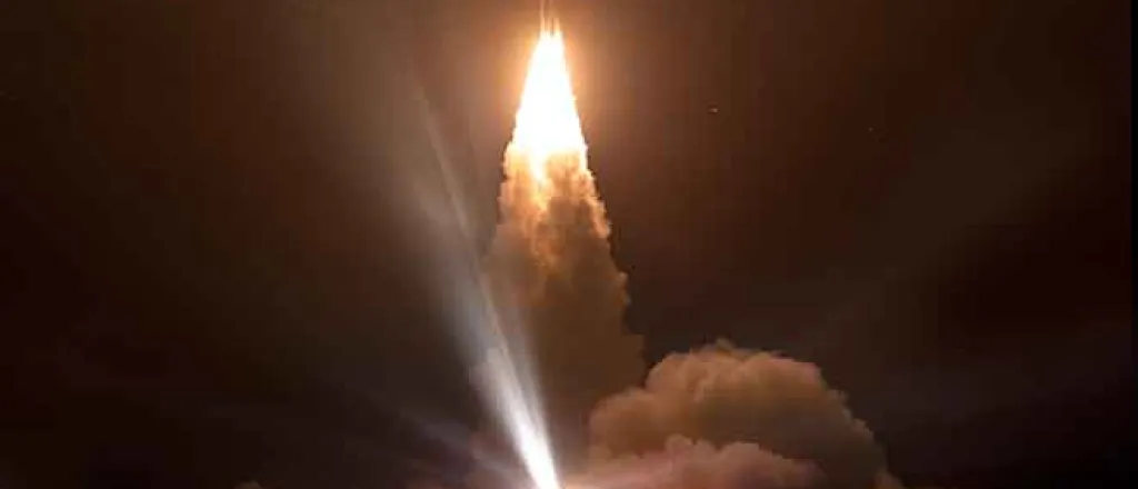 PROMO 64J1 Miscellaneious - Space Rocket Earth Launch - iStock - Elen11